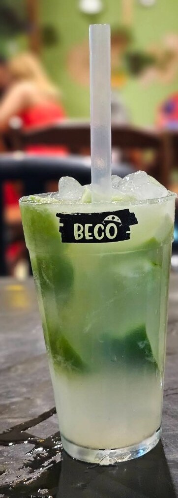 Caipirinha de limão com cachaça em promoção